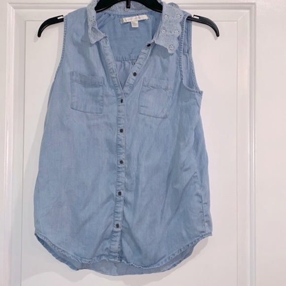 LC Lauren Conrad blue chambray sleeveless top size xsmall - Picture 2 of 7